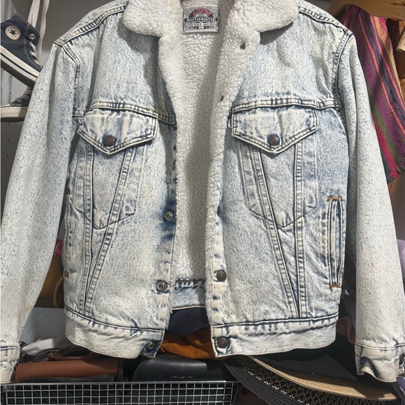 Levi's Other - Levi's White Denim Sherpa Jacket